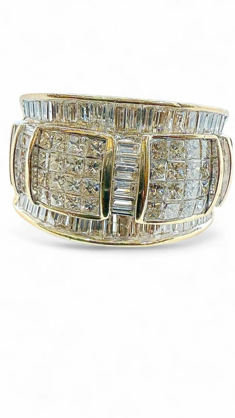 Bague en or jaune 18 carats diamants princesse et baguette