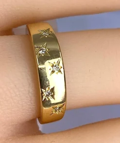 Bague en or jaune 18 carats sertie de 5 diamants