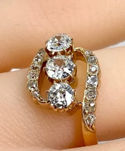 Bague en or jaune 18 carats et diamants vers 1900