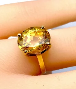 Bague en or jaune 18 carats et citrine