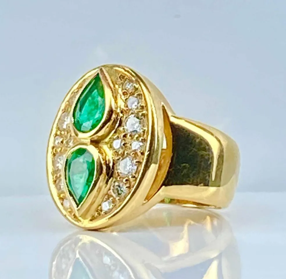 Bague en or jaune 18 carats, émeraudes et diamants