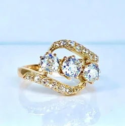 Bague en or jaune 18 carats et diamants vers 1900