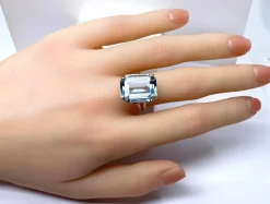 Bague en or jaune 18 carats et aigue marine