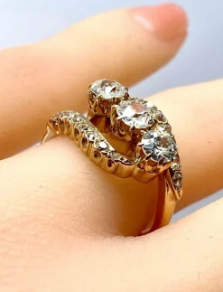 Bague en or jaune 18 carats et diamants vers 1900