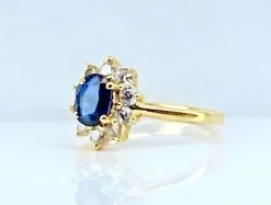 Bague en or jaune 18 carats, saphir et diamants