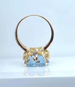 Bague en or jaune 18 carats et aigue marine