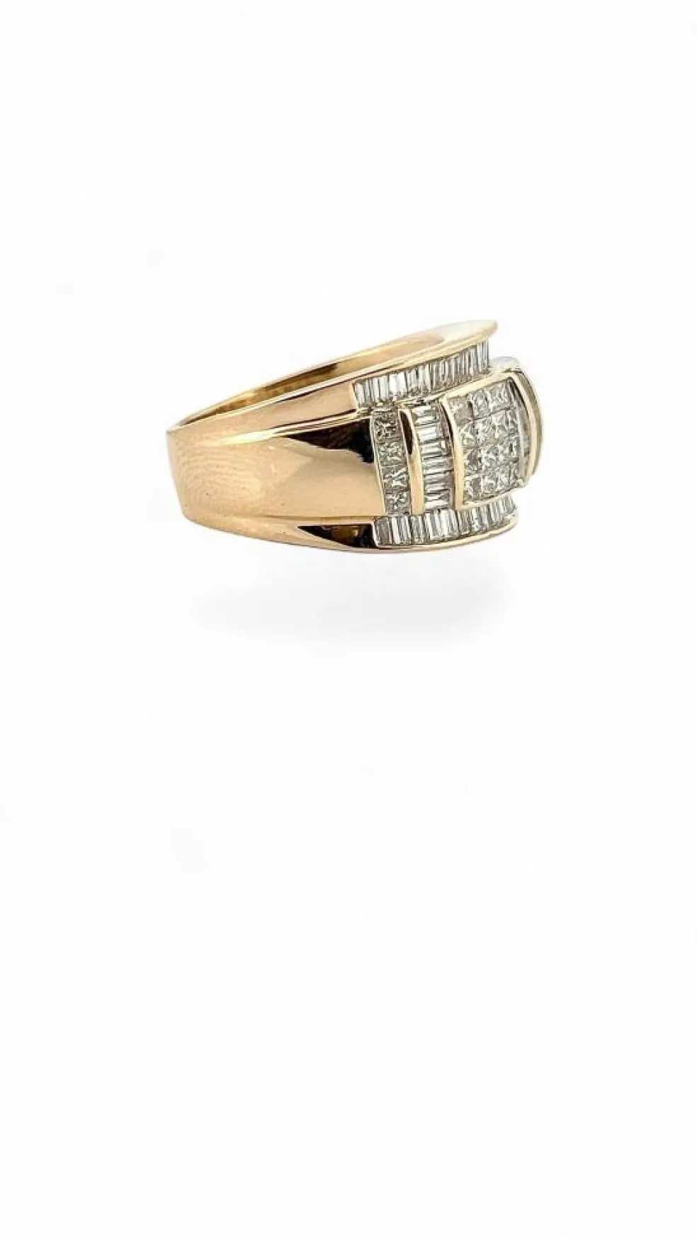 Bague en or jaune 18 carats diamants princesse et baguette