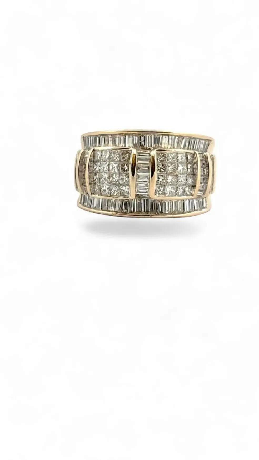Bague en or jaune 18 carats diamants princesse et baguette