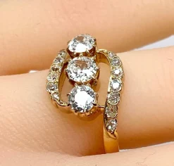 Bague en or jaune 18 carats et diamants vers 1900