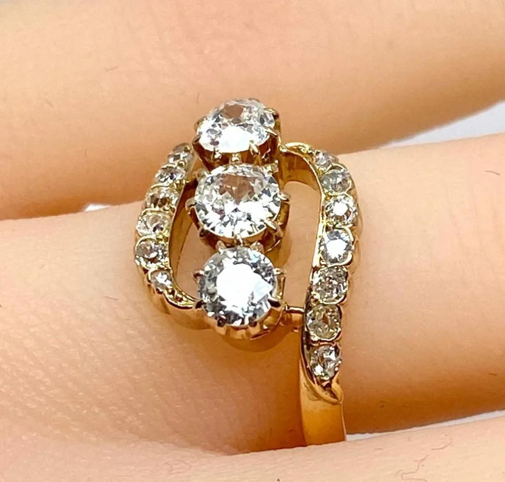 Bague en or jaune 18 carats et diamants vers 1900