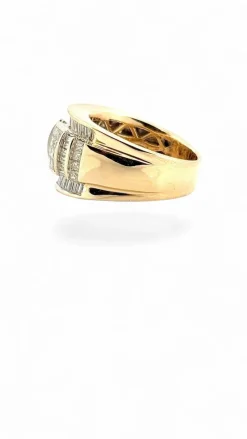 Bague en or jaune 18 carats diamants princesse et baguette