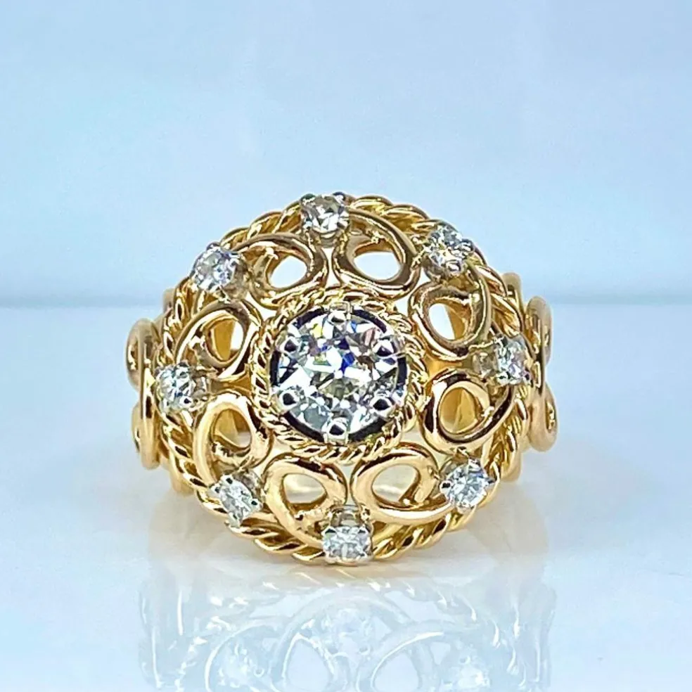 Bague en or jaune 18 carats , diamant 0,70 carat entouré de 8 diamants