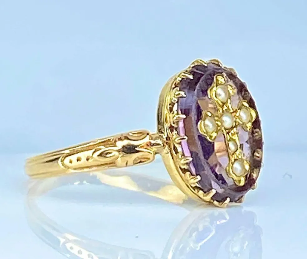 Bague en or jaune 18 carats ornée d’une croix en perles fines