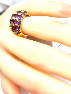Bague en or jaune 18 carats sertie de 29 améthystes