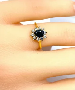 Bague en or jaune 18 carats, saphir et diamants