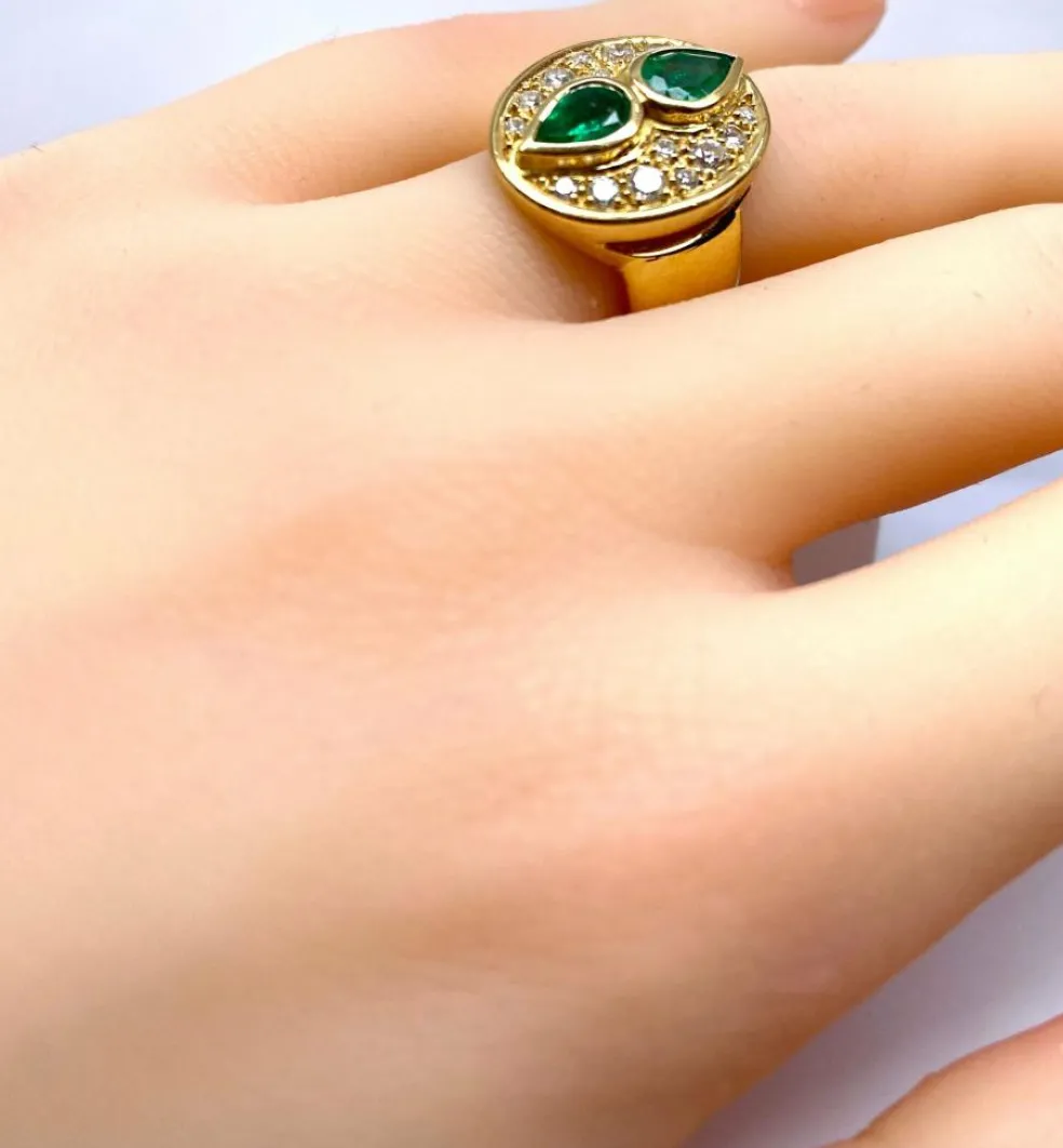 Bague en or jaune 18 carats, émeraudes et diamants