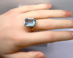 Bague en or jaune 18 carats et aigue marine