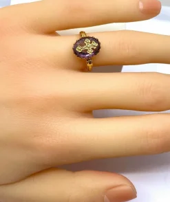 Bague en or jaune 18 carats ornée d’une croix en perles fines