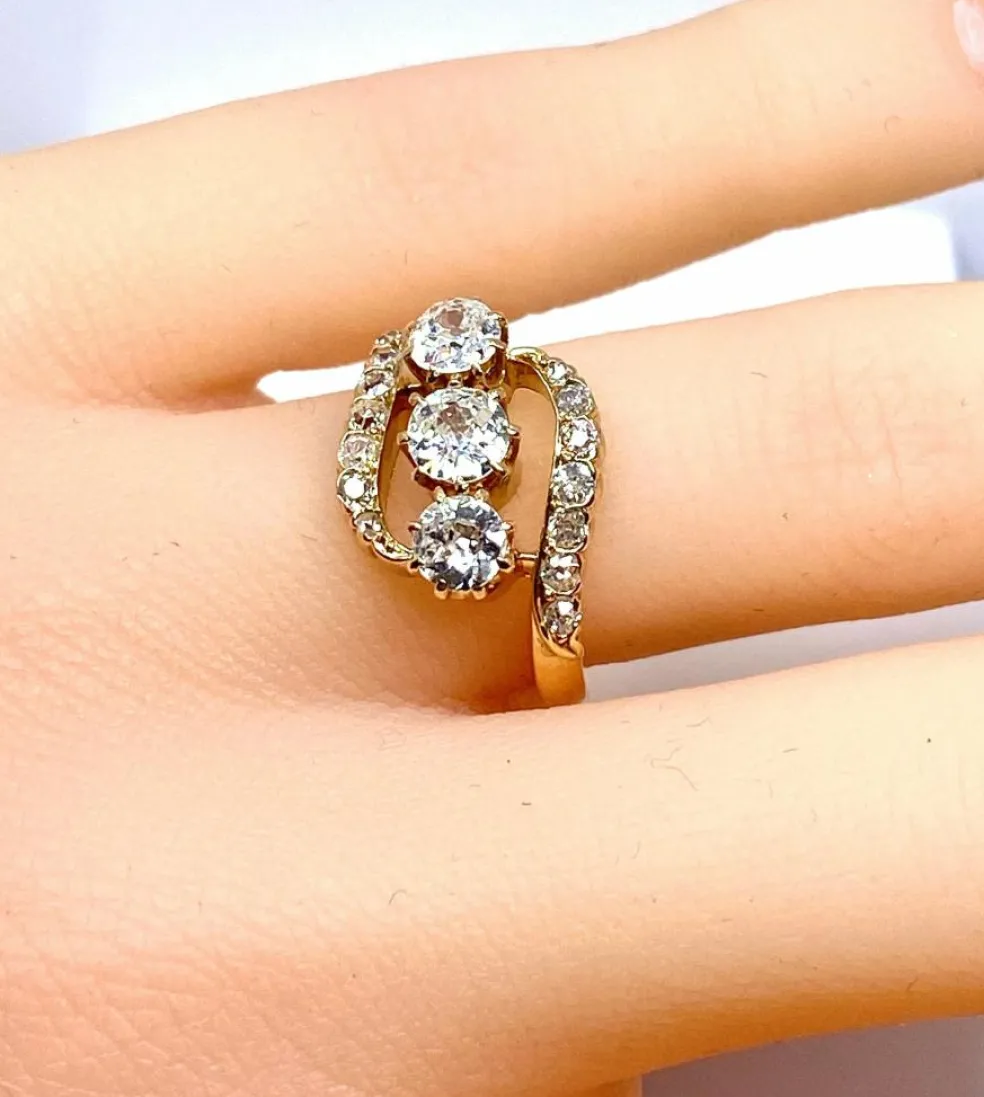 Bague en or jaune 18 carats et diamants vers 1900