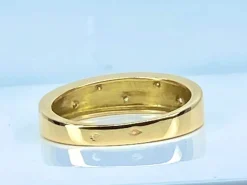 Bague en or jaune 18 carats sertie de 5 diamants