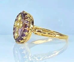 Bague en or jaune 18 carats ornée d’une croix en perles fines