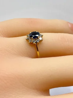 Bague en or jaune 18 carats, saphir et diamants