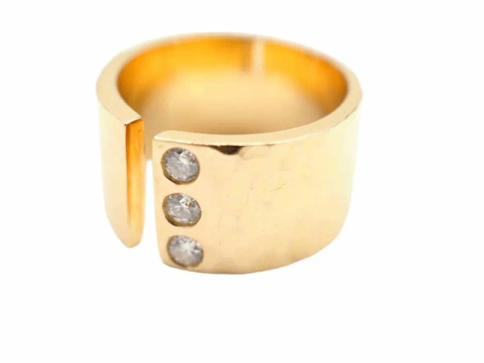 Bague en or jaune 750 mil et diamants