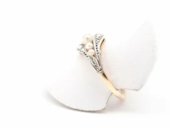 Bague en or jaune 750 mil, perle et diamants