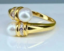 Bague en or jaune, 2 perles et 6 diamants