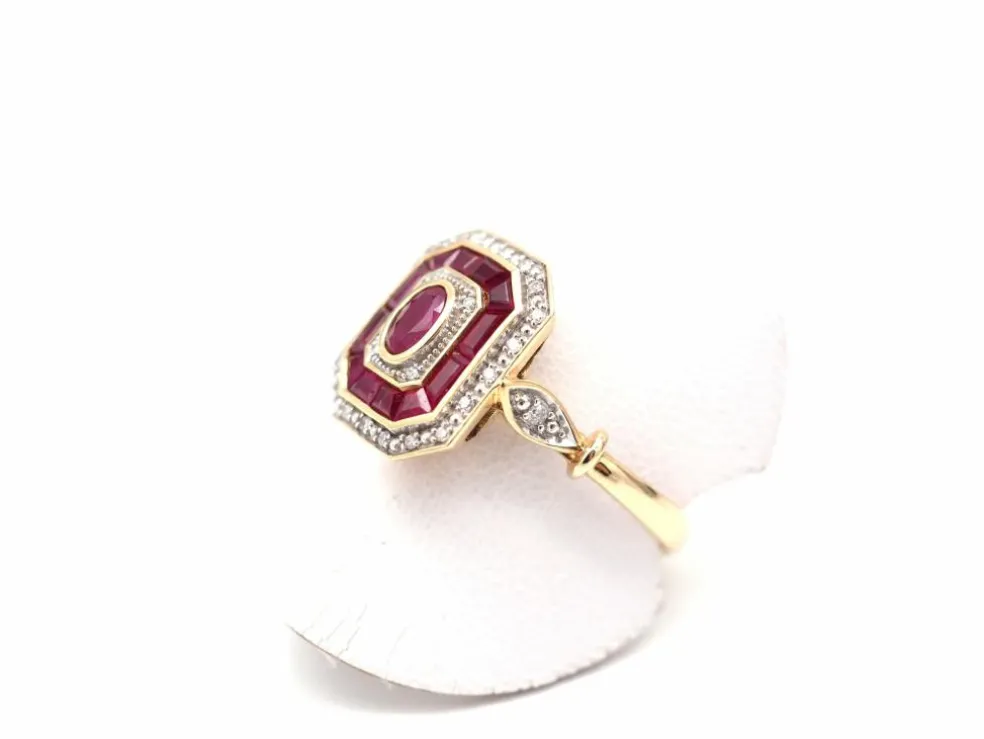 Bague en or jaune 750 rubis et diamants