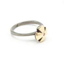 Bague en or jaune, argent et diamants
