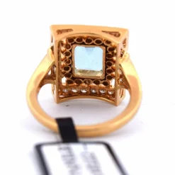 Bague en or jaune avec aigue-marine et diamants