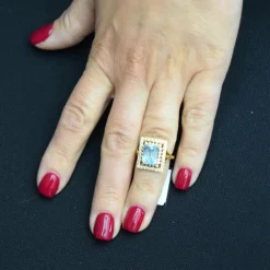 Bague en or jaune avec aigue-marine et diamants