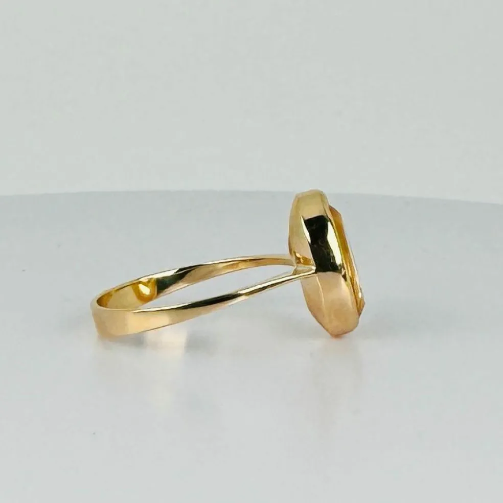 Bague en or jaune avec citrine ovale