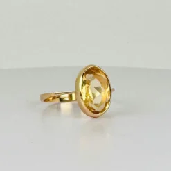 Bague en or jaune avec citrine ovale
