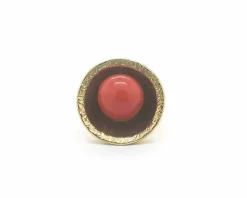 Bague en or jaune avec corail central