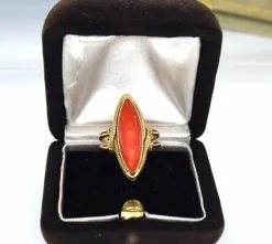 Bague en or jaune avec corail