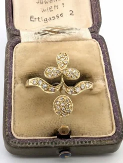Bague en or jaune avec diamants