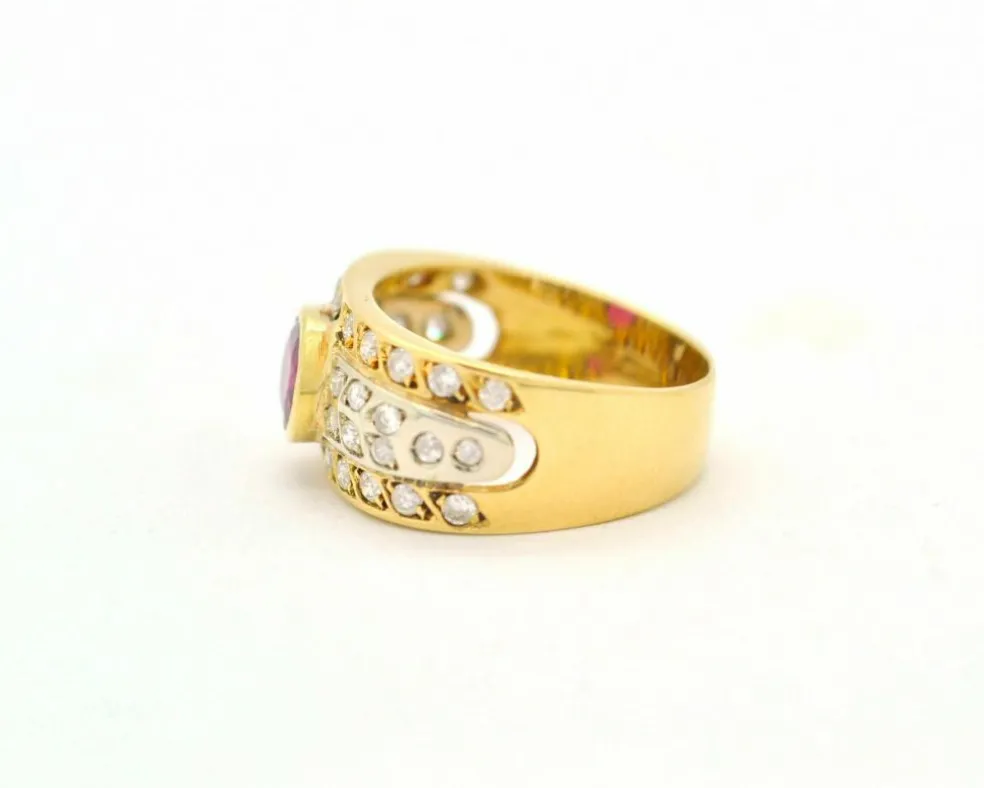 Bague en or jaune avec diamants et rubis