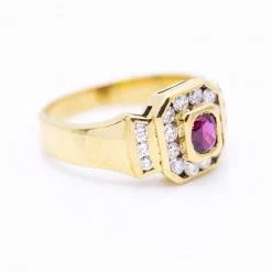 Bague en or jaune avec diamants et rubis