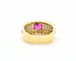 Bague en or jaune avec diamants et rubis
