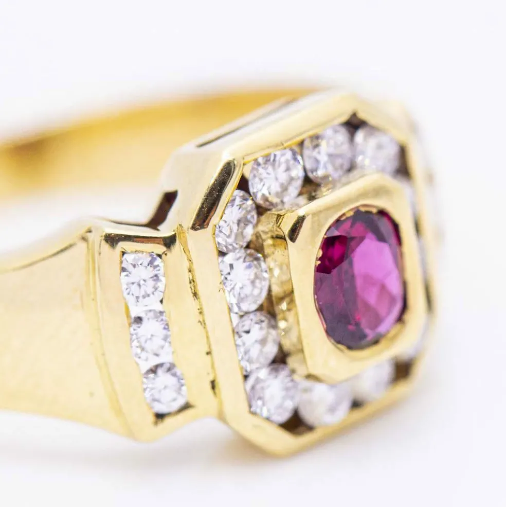 Bague en or jaune avec diamants et rubis