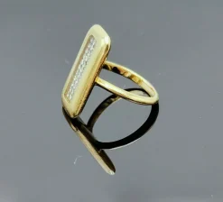 Bague en or jaune avec diamants en inclusion