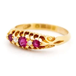 Bague en or jaune avec diamants et rubis