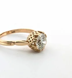 Bague en or jaune avec diamant
