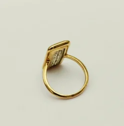 Bague en or jaune avec diamants en inclusion