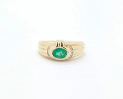 BAGUE EN OR JAUNE AVEC ÉMERAUDE ET DIAMANTS