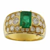 Bague en or jaune avec émeraude de 0,93 ct et diamants