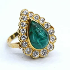 Bague en or jaune avec émeraude