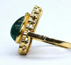 Bague en or jaune avec émeraude